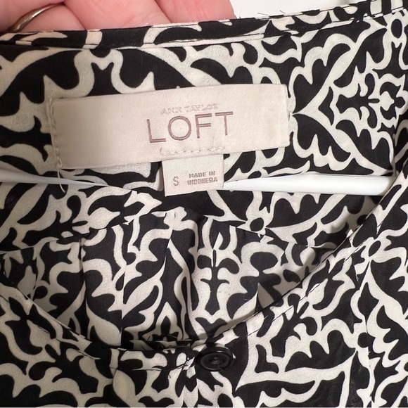 Loft Sleeveless Button Down Ruffle Blouse Black White Geo - Picture 8 of 12